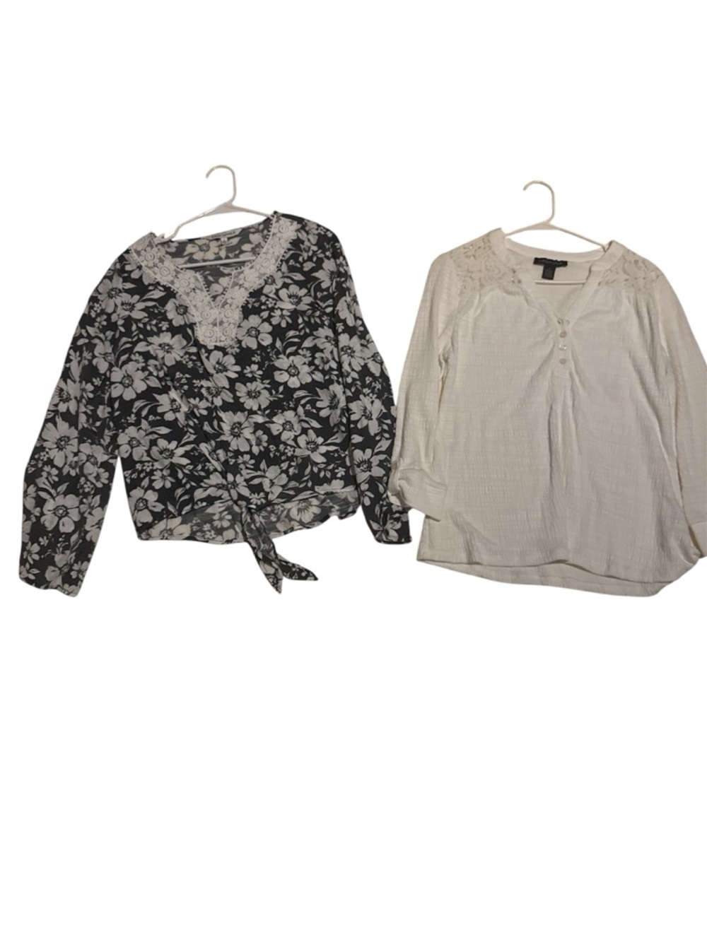 Emily Daniels Floral Tie-Front Top and Carolyn Taylor cream top bundle size Sm